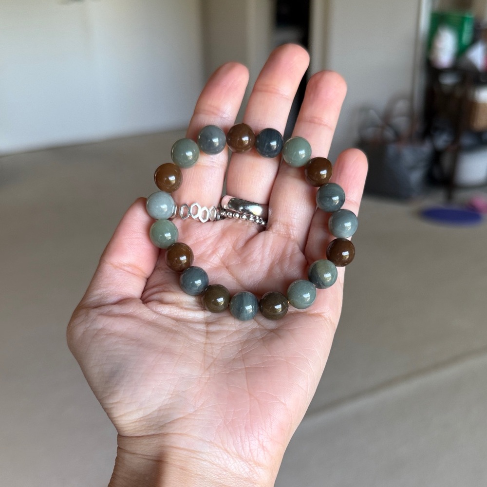 Loulan Tri-color Hetian Jade Beaded Bracelet 10mm - Picture 5 of 8